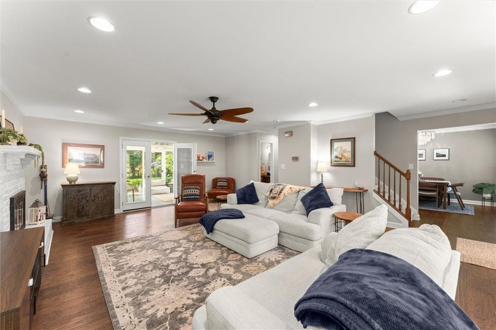 3 bedroom, 3 bathroom, 1,841 sq ft single family residence under contract at 410 Wall Street, Marietta, GA 30068 — photo 5