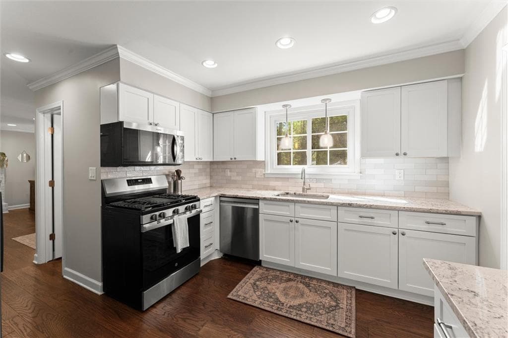 3 bedroom, 3 bathroom, 1,841 sq ft single family residence under contract at 410 Wall Street, Marietta, GA 30068 — photo 6