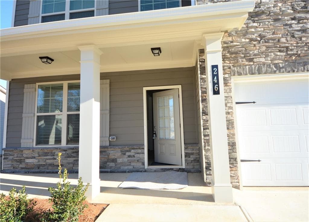 5 bedroom, 3 bathroom, 2,479 sq ft single family residence for rent at 246 Hellen Valley Drive, Braselton, GA 30517 for $2,500 a month — photo 3