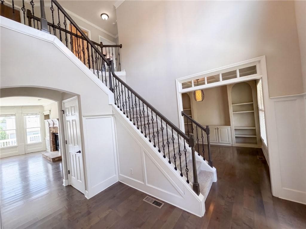 5 bedroom, 4 bathroom, 4,236 sq ft single family residence for sale at 7047 Tree House Way, Flowery Branch, GA 30542 — photo 6