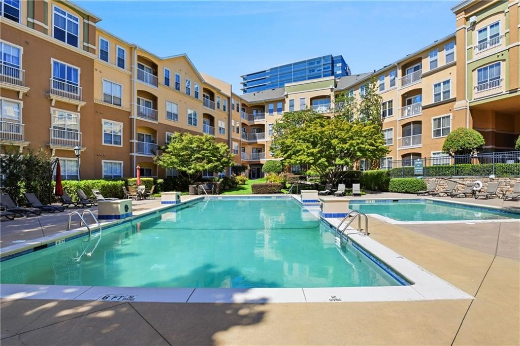 1 bedroom, 1 bathroom, 754 sq ft condominium for sale at 10 Perimeter Summit Boulevard 4220, Atlanta, GA 30319 — photo 2