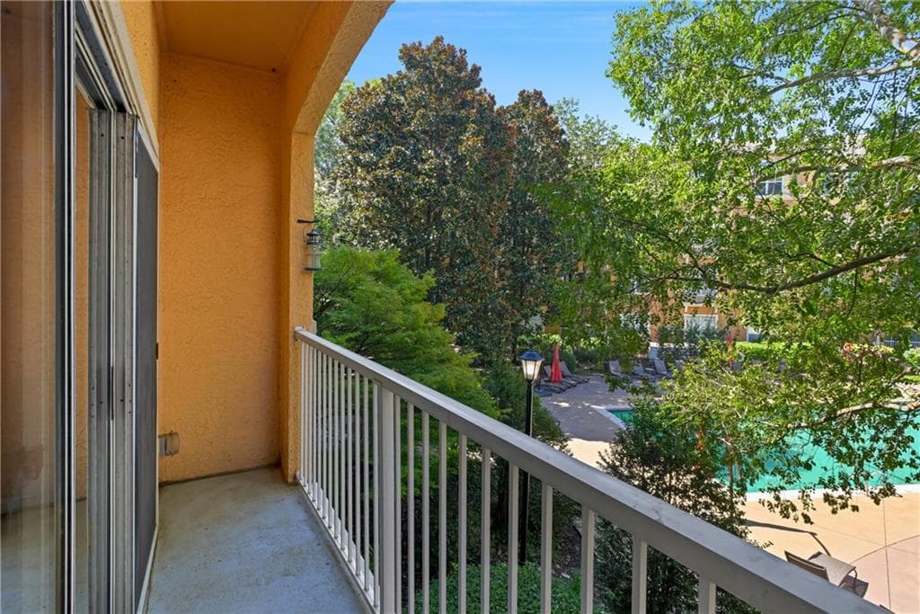 1 bedroom, 1 bathroom, 754 sq ft condominium for sale at 10 Perimeter Summit Boulevard 4220, Atlanta, GA 30319 — photo 9