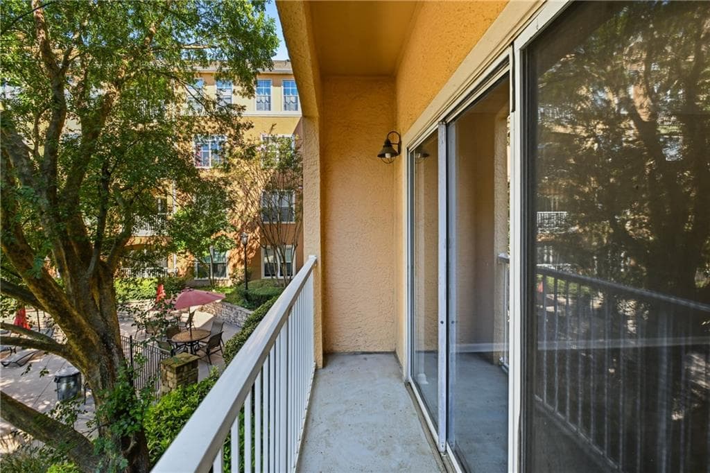 1 bedroom, 1 bathroom, 754 sq ft condominium for sale at 10 Perimeter Summit Boulevard 4220, Atlanta, GA 30319 — photo 10