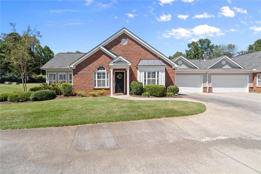 2 bedroom, 2 bathroom, 1,488 sq ft condominium for sale at 205 Somerton Place, Cumming, GA 30040 — photo 1 of 34