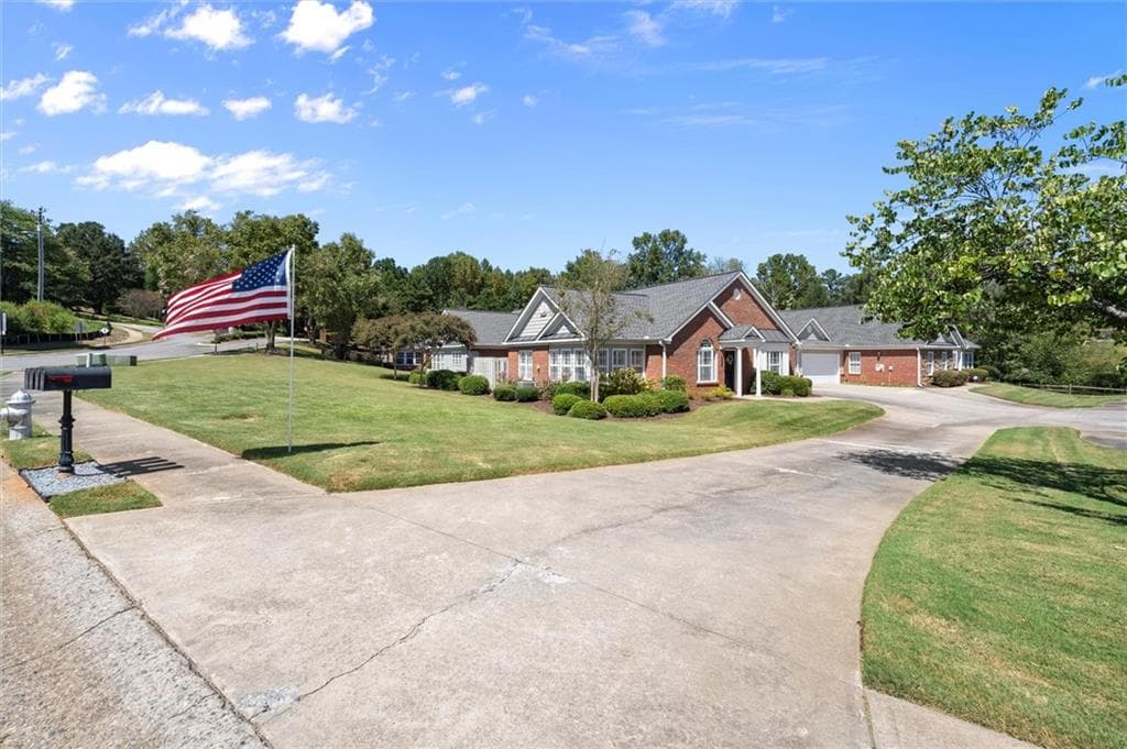 2 bedroom, 2 bathroom, 1,488 sq ft condominium for sale at 205 Somerton Place, Cumming, GA 30040 — photo 2