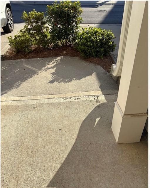 3 bedroom, 3 bathroom, 1,957 sq ft townhouse for sale at 7618 Avalon Boulevard, Fairburn, GA 30213 — photo 2