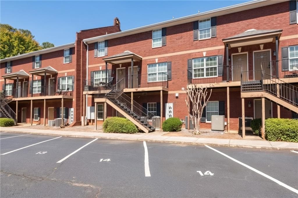 2 bedroom, 3 bathroom, 1,088 sq ft condominium for sale at 105 Whitehead Road 15, Athens, GA 30606 — photo 2