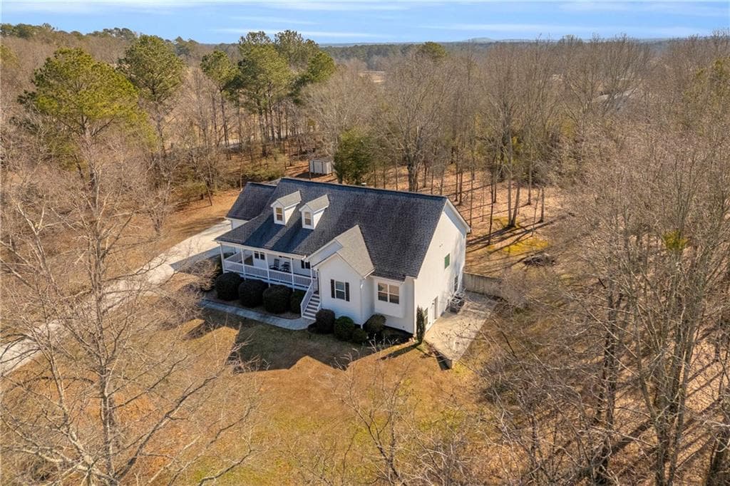 4 bedroom, 3 bathroom, 4,001 sq ft single family residence for sale at 3020 Meadow Trail, Loganville, GA 30052 — photo 4