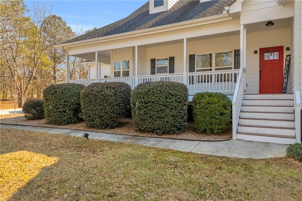 4 bedroom, 3 bathroom, 4,001 sq ft single family residence for sale at 3020 Meadow Trail, Loganville, GA 30052 — photo 7