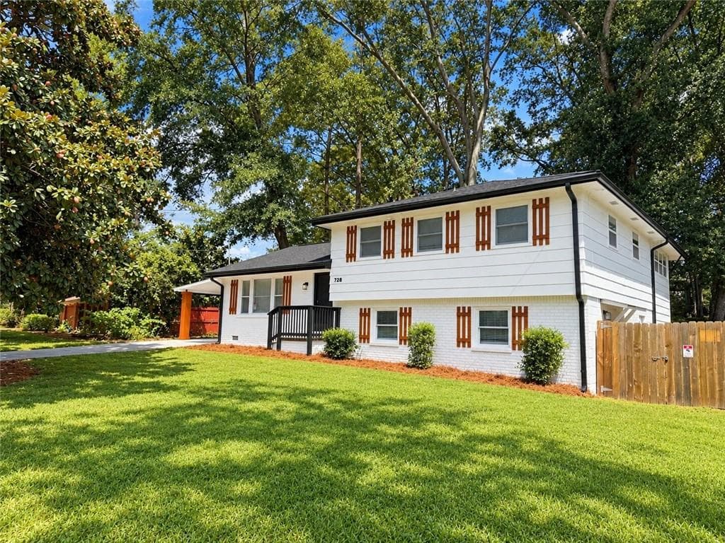 3 bedroom, 3 bathroom, 2,300 sq ft single family residence for sale at 728 S Carter Drive, Jonesboro, GA 30236 — photo 2