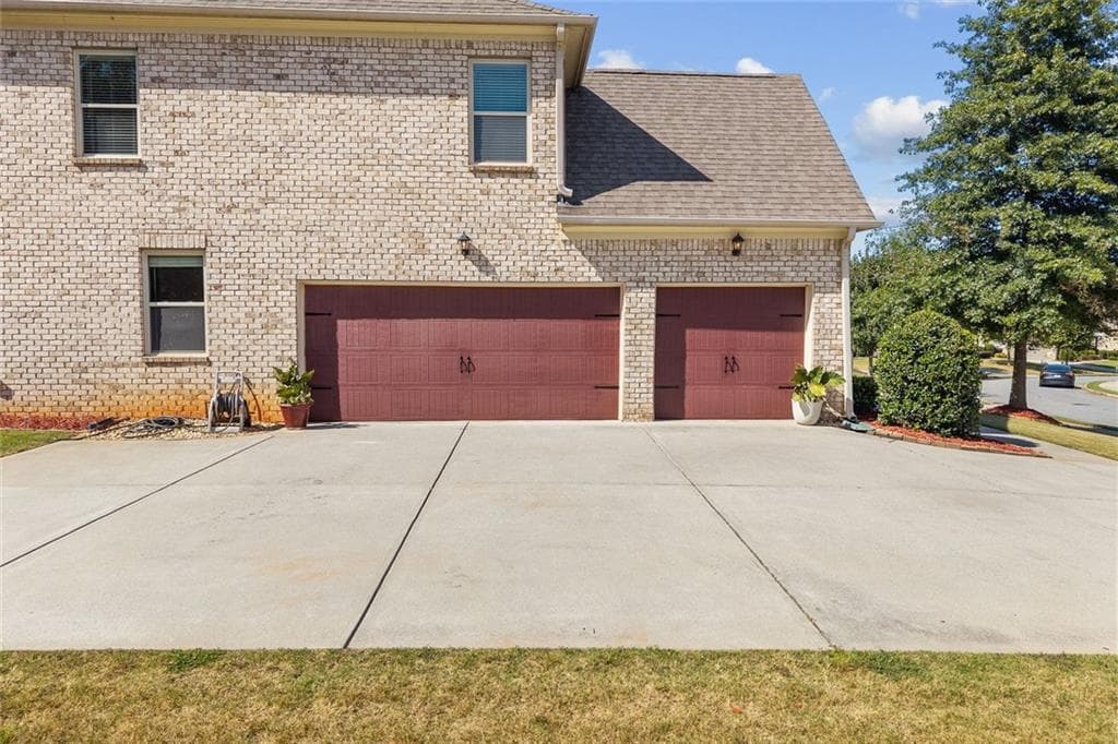 5 bedroom, 4 bathroom, 4,244 sq ft single family residence for sale at 9270 Colham Drive, Cumming, GA 30041 — photo 6