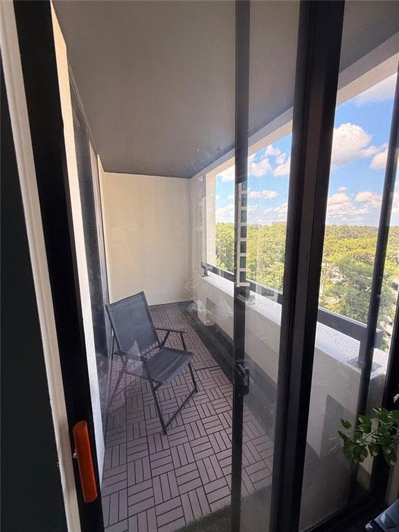 2 bedroom, 2 bathroom, 1,230 sq ft condominium for sale at 3481 Lakeside Drive 1502, Atlanta, GA 30326 — photo 8