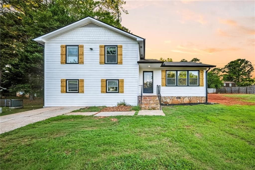 4 bedroom, 3 bathroom, 1,680 sq ft single family residence for sale at 384 Mephisto Circle, Lawrenceville, GA 30046 — photo 3