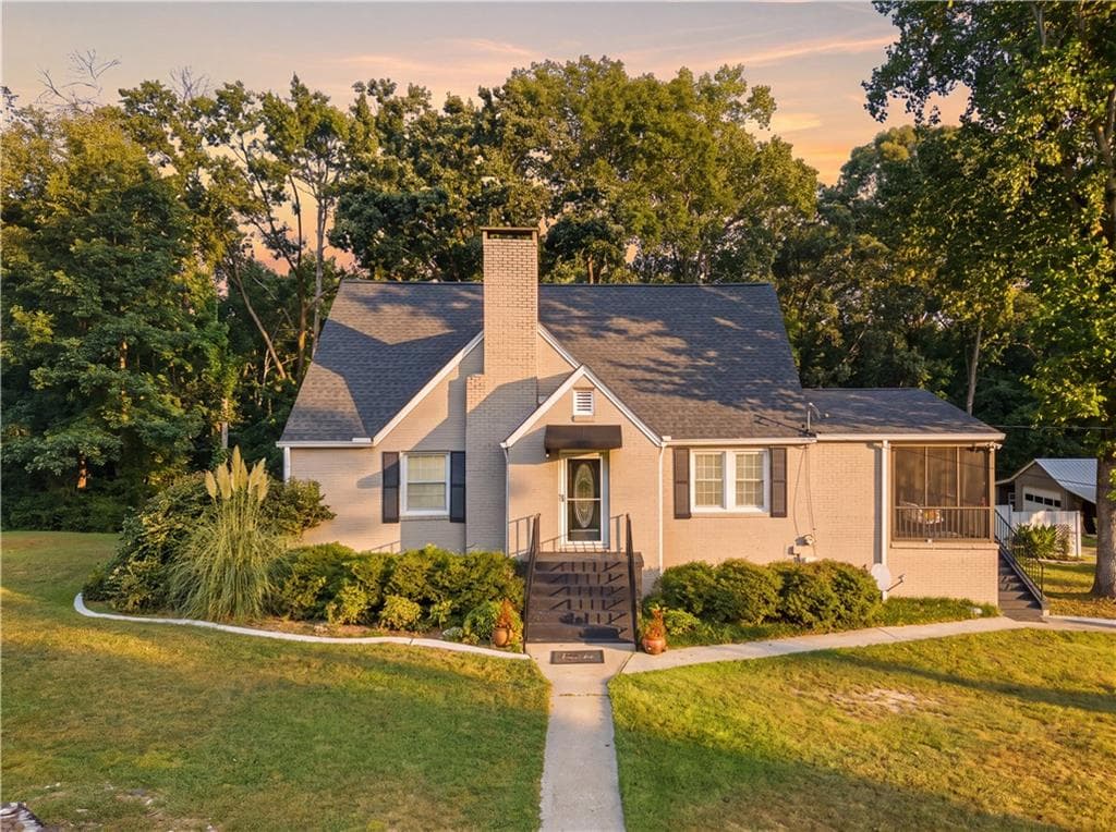 3 bedroom, 3 bathroom, 2,478 sq ft single family residence for sale at 139 Myrtle Street, Toccoa, GA 30577 — photo 4