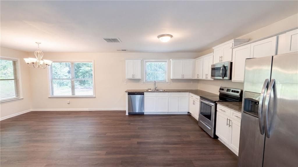 4 bedroom, 3 bathroom, 1,792 sq ft single family residence for sale at 90 Ascott Trace, Covington, GA 30016 — photo 2