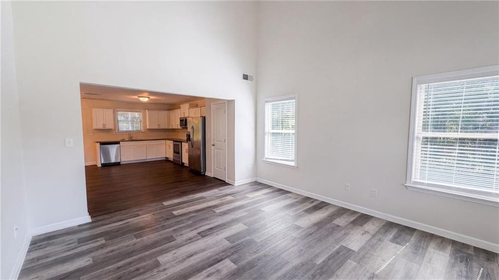 4 bedroom, 3 bathroom, 1,792 sq ft single family residence for sale at 90 Ascott Trace, Covington, GA 30016 — photo 3