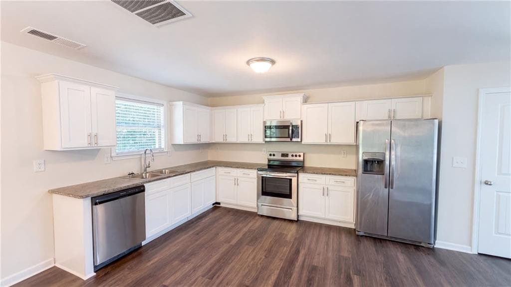 4 bedroom, 3 bathroom, 1,792 sq ft single family residence for sale at 90 Ascott Trace, Covington, GA 30016 — photo 7