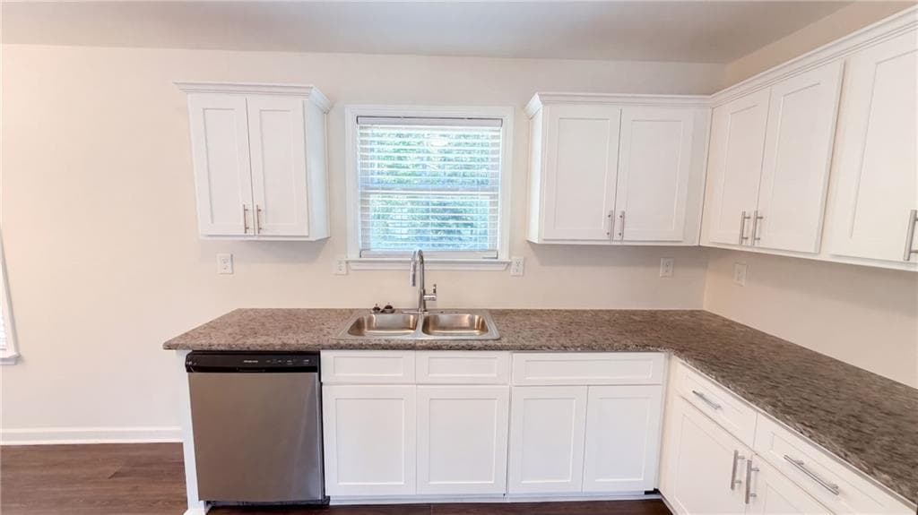 4 bedroom, 3 bathroom, 1,792 sq ft single family residence for sale at 90 Ascott Trace, Covington, GA 30016 — photo 8