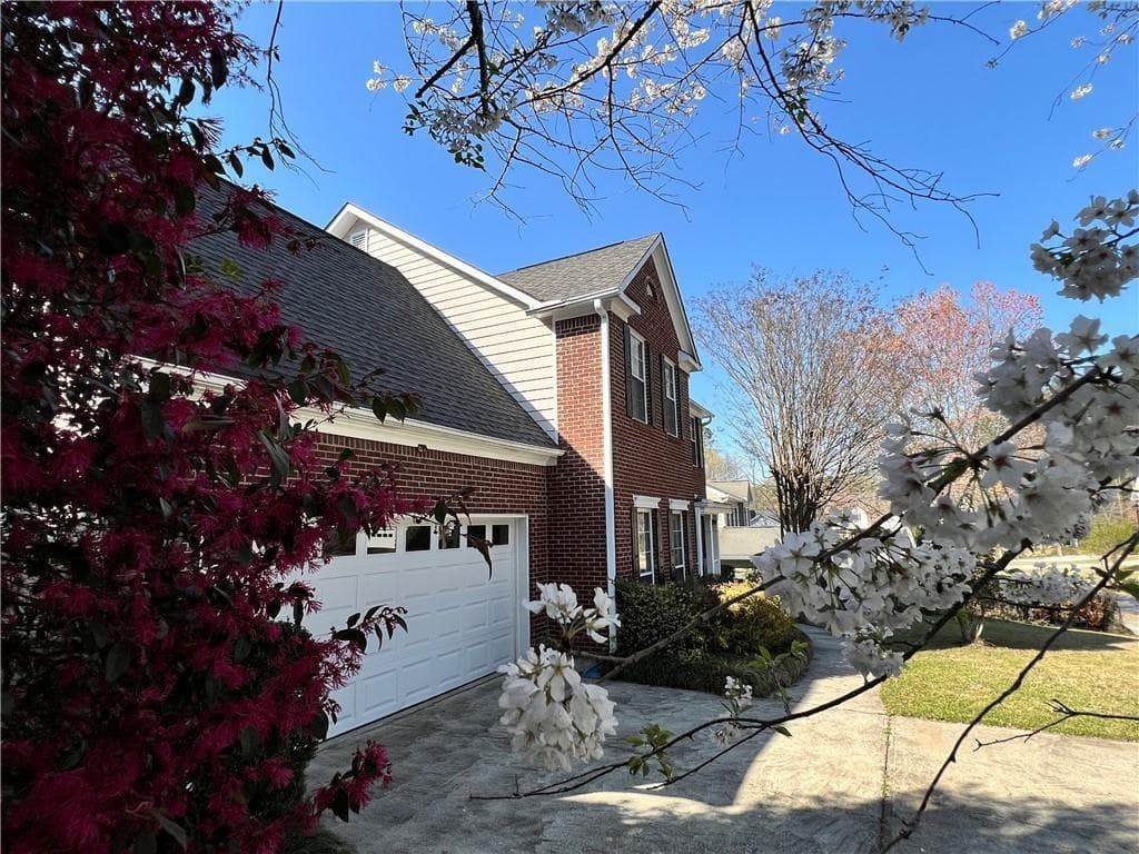 4 bedroom, 3 bathroom, 2,219 sq ft single family residence for sale at 5415 Taylor Road, Alpharetta, GA 30022 — photo 2
