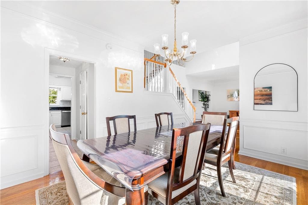 4 bedroom, 3 bathroom, 2,219 sq ft single family residence for sale at 5415 Taylor Road, Alpharetta, GA 30022 — photo 7