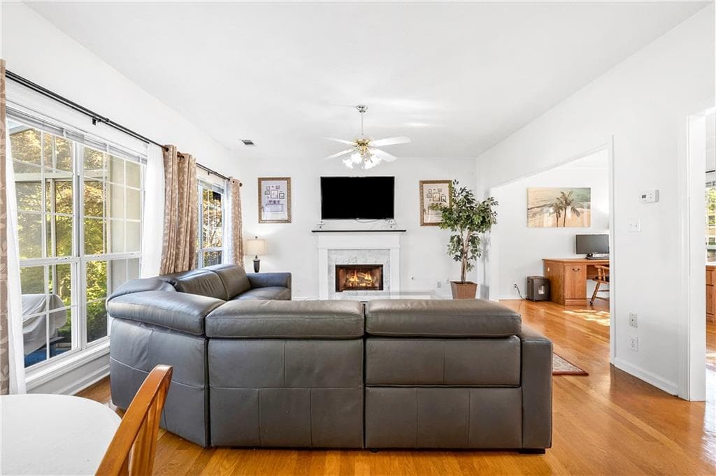 4 bedroom, 3 bathroom, 2,219 sq ft single family residence for sale at 5415 Taylor Road, Alpharetta, GA 30022 — photo 8