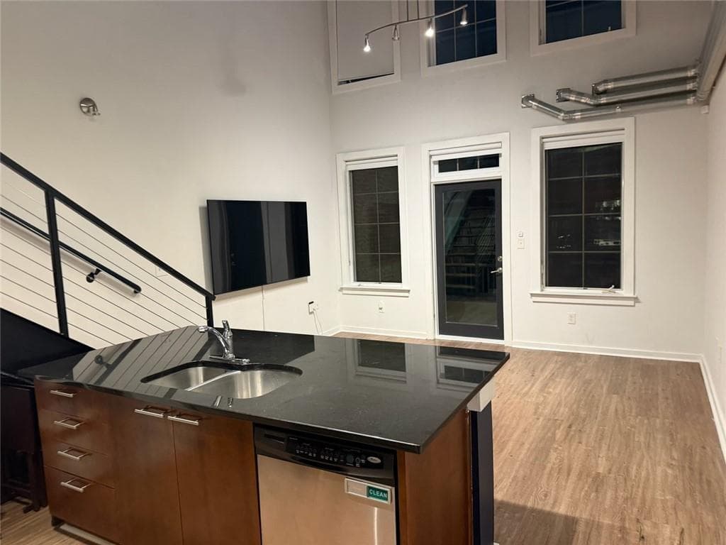 2 bedroom, 2 bathroom, 1,094 sq ft condominium for sale at 260 18th Street 10313, Atlanta, GA 30363 — photo 2