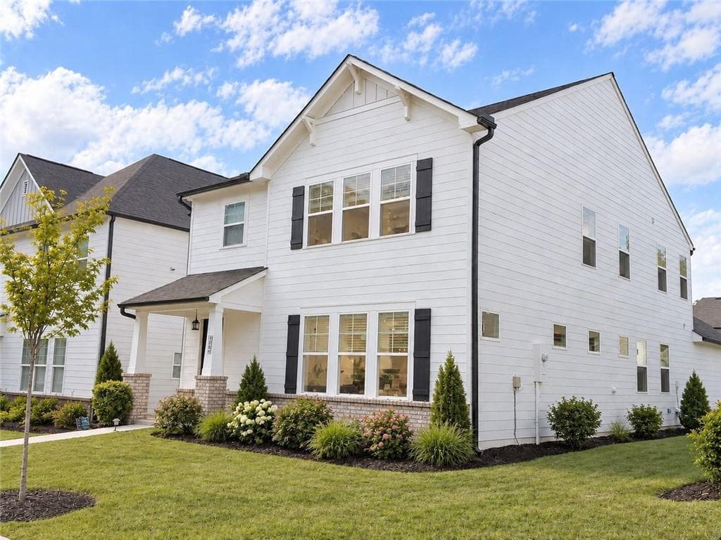 4 bedroom, 3 bathroom, 2,560 sq ft single family residence for sale at 3054 Vinca Drive, Buford, GA 30519 — photo 3
