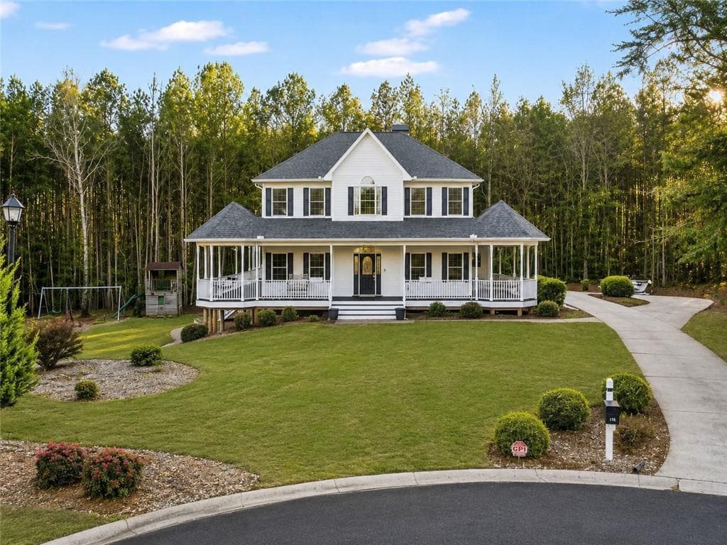 4 bedroom, 3 bathroom, 3,600 sq ft single family residence for sale at 155 Canal Place, Fayetteville, GA 30215 — photo 4