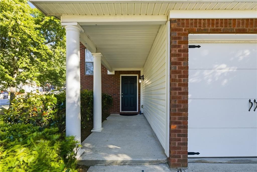 3 bedroom, 3 bathroom, 1,618 sq ft single family residence under contract at 702 River Hill Dr, Lawrenceville, GA 30046 — photo 4