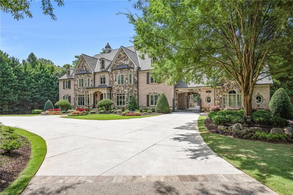 7 bedroom, 10 bathroom, 12,406 sq ft single family residence for sale at 2915 Manor Bridge Drive, Milton, GA 30004 — photo 2