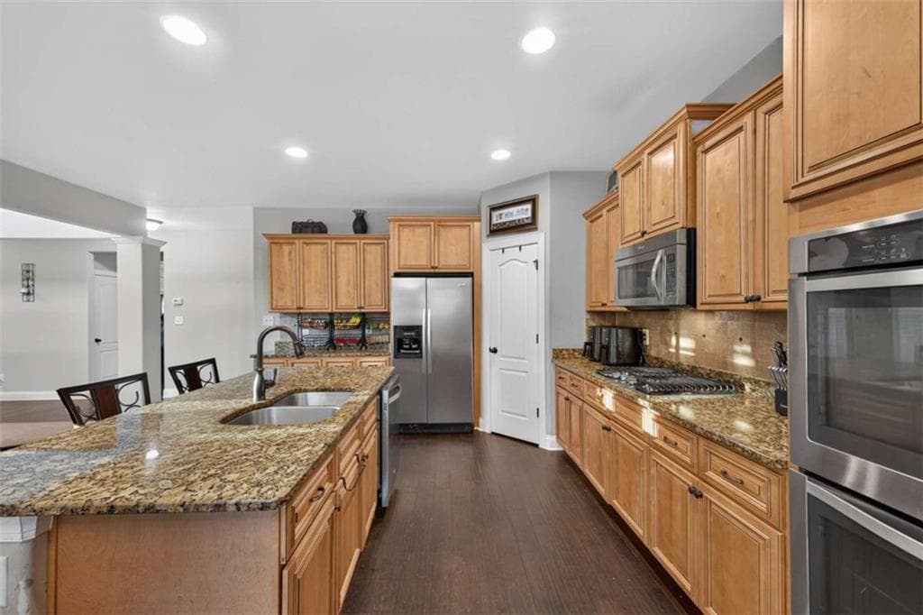 5 bedroom, 4 bathroom, 3,474 sq ft single family residence for sale at 117 Palomino Drive, Newnan, GA 30265 — photo 8