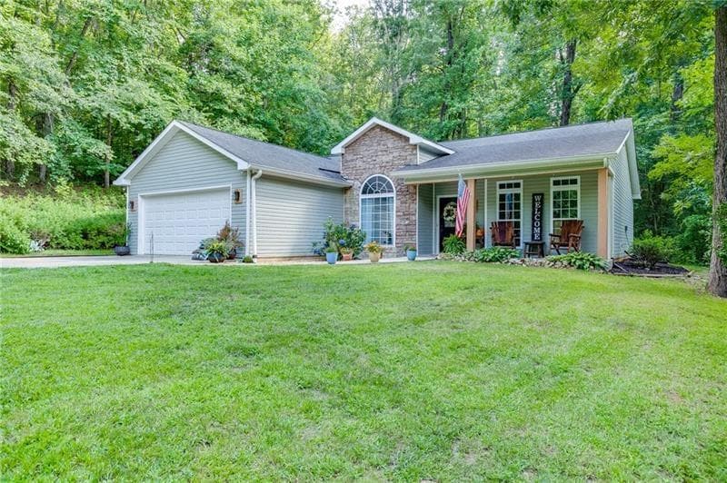 3 bedroom, 2 bathroom, 1,505 sq ft single family residence under contract at 4232 Joe Chandler Road, Gillsville, GA 30543 — photo 2
