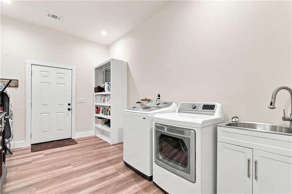 4 bedroom, 5 bathroom, 4,359 sq ft single family residence for sale at 2850 Willow Bend Drive, Cumming, GA 30028 — photo 6