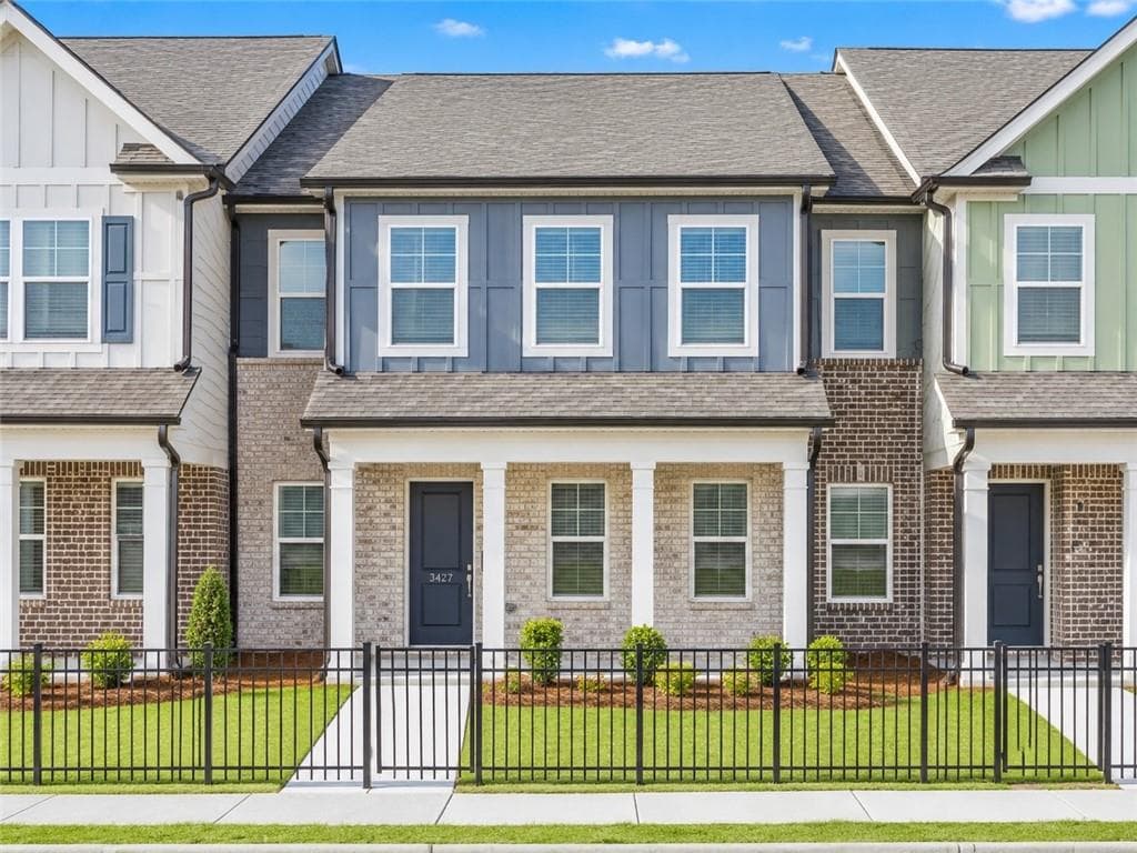 4 bedroom, 3 bathroom, 2,002 sq ft townhouse for sale at 3427 Palmer Drive Road, Loganville, GA 30052