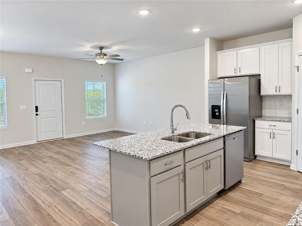 4 bedroom, 3 bathroom, 2,002 sq ft townhouse for sale at 3427 Palmer Drive Road, Loganville, GA 30052 — photo 3
