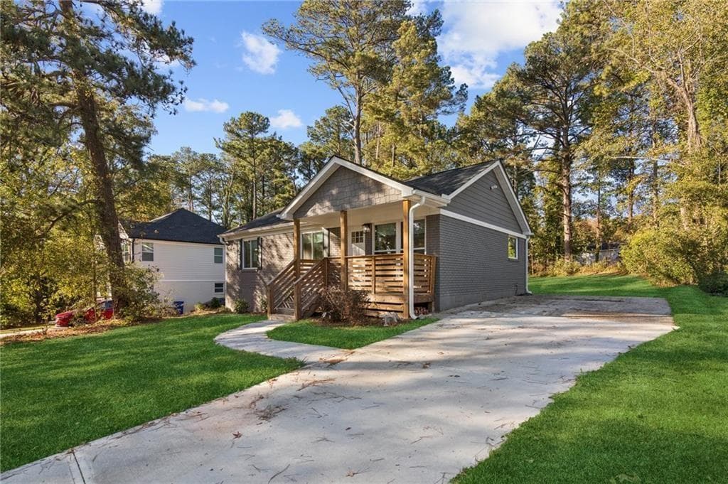 3 bedroom, 2 bathroom, 1,320 sq ft single family residence for sale at 3682 Daisy Drive, Decatur, GA 30032 — photo 2