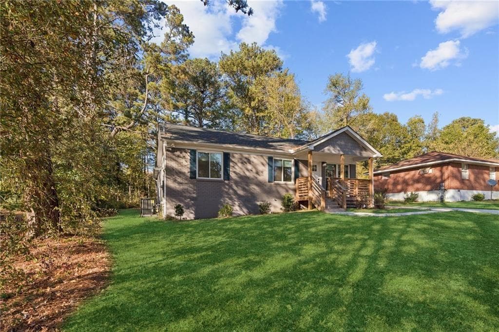 3 bedroom, 2 bathroom, 1,320 sq ft single family residence for sale at 3682 Daisy Drive, Decatur, GA 30032 — photo 3