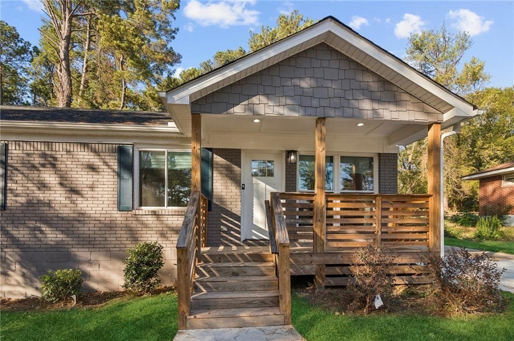 3 bedroom, 2 bathroom, 1,320 sq ft single family residence for sale at 3682 Daisy Drive, Decatur, GA 30032 — photo 4