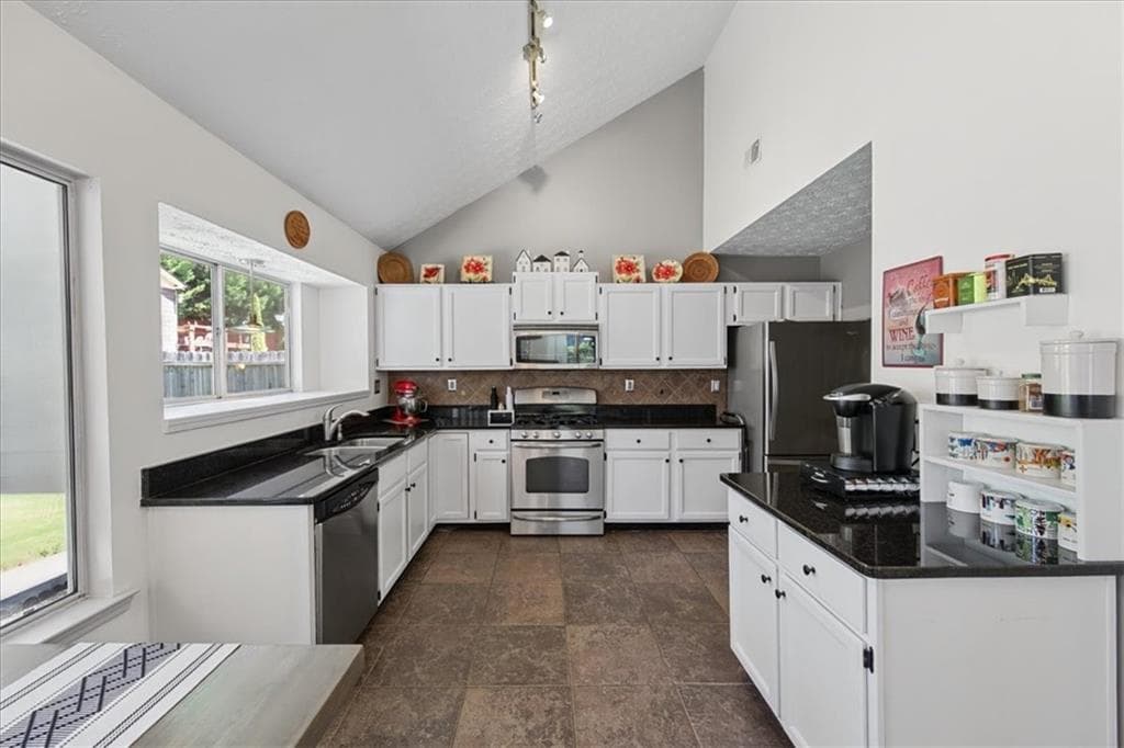 3 bedroom, 3 bathroom, 1,458 sq ft single family residence under contract at 2263 Collinworth Drive, Marietta, GA 30062 — photo 6