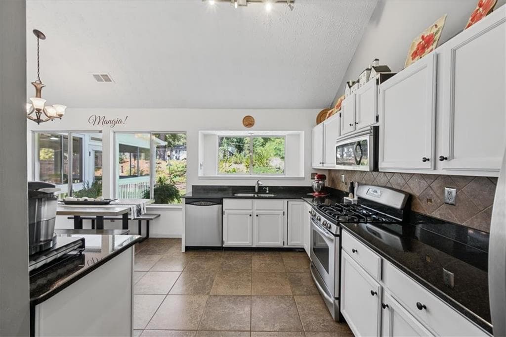 3 bedroom, 3 bathroom, 1,458 sq ft single family residence under contract at 2263 Collinworth Drive, Marietta, GA 30062 — photo 7