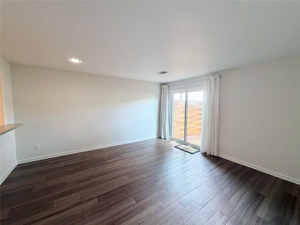 2 bedroom, 2 bathroom, 1,024 sq ft condominium for rent at 3730 Old Flowery Branch Road I1, Oakwood, GA 30566 for $1,500 a month — photo 5