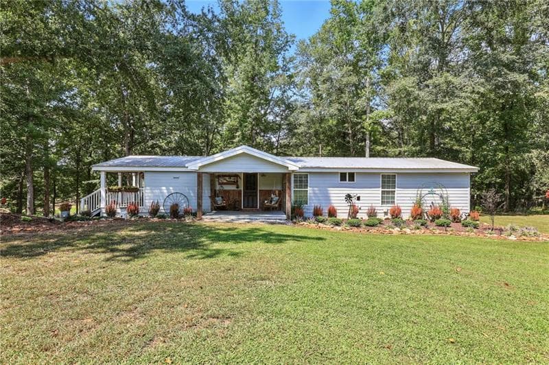 3 bedroom, 2 bathroom, 2,400 sq ft home for sale at 731 Borders Road, Commerce, GA