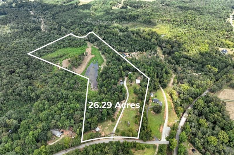 3 bedroom, 2 bathroom, 2,400 sq ft single family residence for sale at 731 Borders Road, Commerce, GA 30530 — photo 4