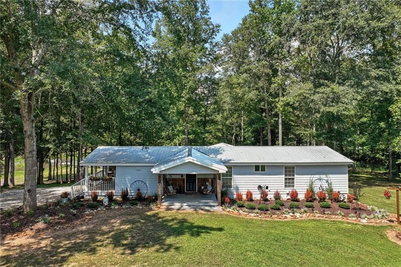 3 bedroom, 2 bathroom, 2,400 sq ft single family residence for sale at 731 Borders Road, Commerce, GA 30530 — photo 6