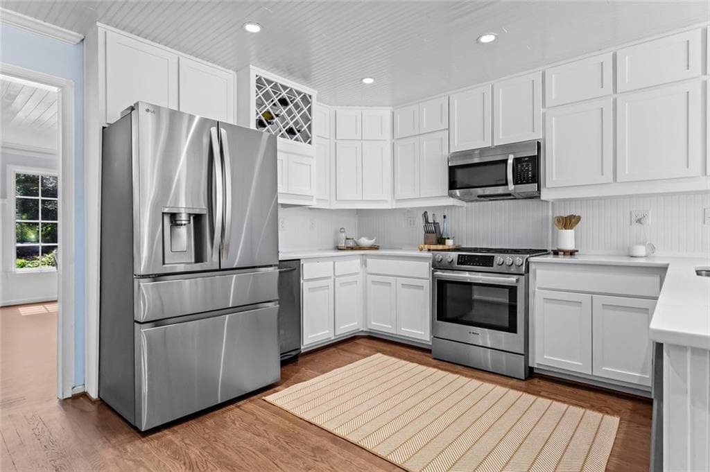 4 bedroom, 4 bathroom, 3,811 sq ft single family residence under contract at 1230 Cliffpine Court, Marietta, GA 30064 — photo 2