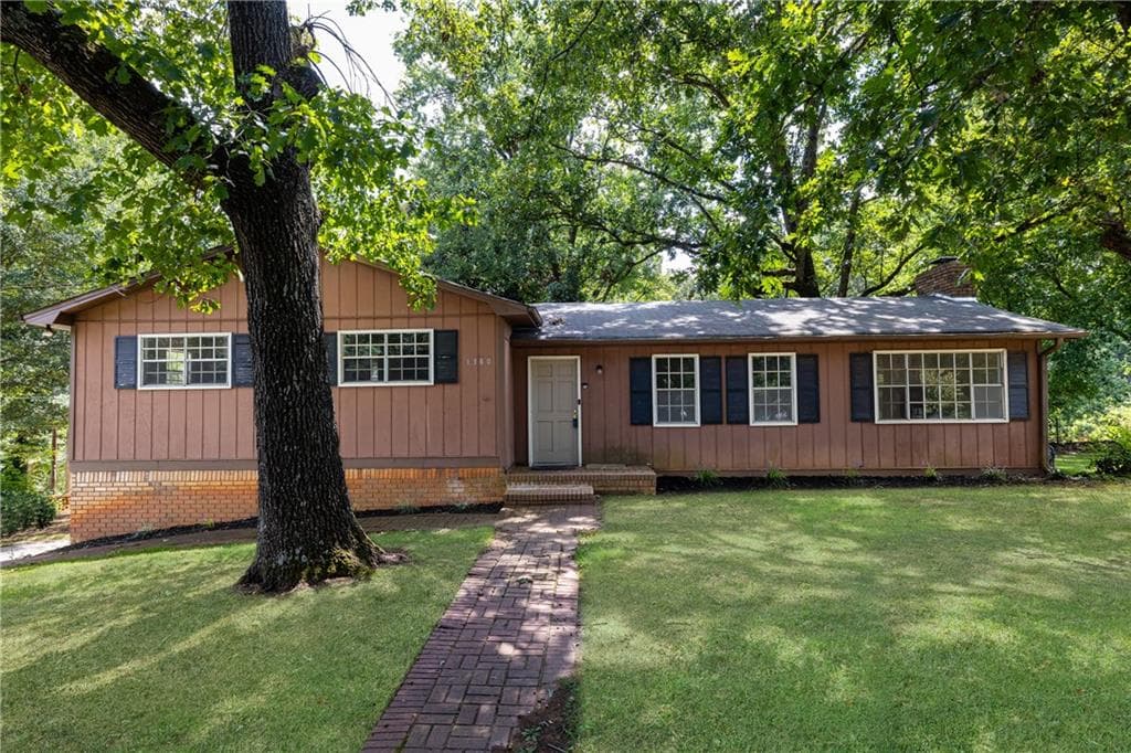 3 bedroom, 2 bathroom, 1,402 sq ft single family residence under contract at 1380 Dupree Road, Woodstock, GA 30189