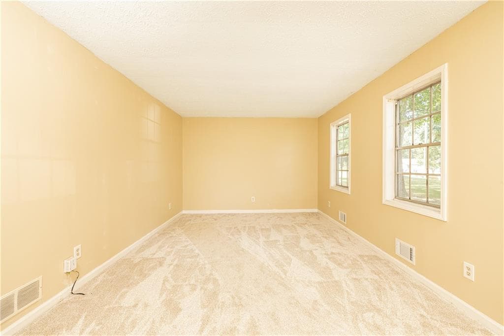 3 bedroom, 2 bathroom, 1,402 sq ft single family residence under contract at 1380 Dupree Road, Woodstock, GA 30189 — photo 6