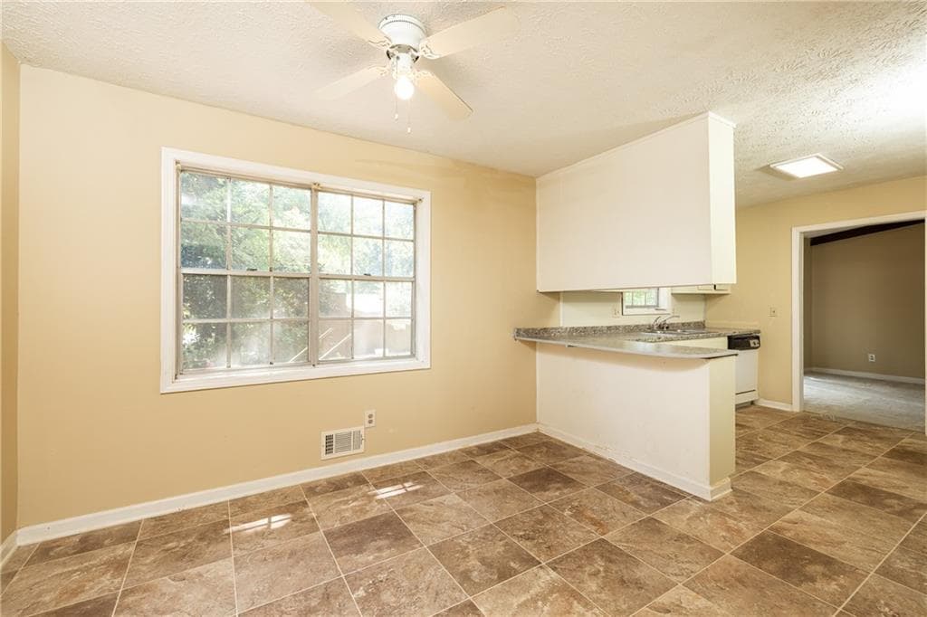 3 bedroom, 2 bathroom, 1,402 sq ft single family residence under contract at 1380 Dupree Road, Woodstock, GA 30189 — photo 8