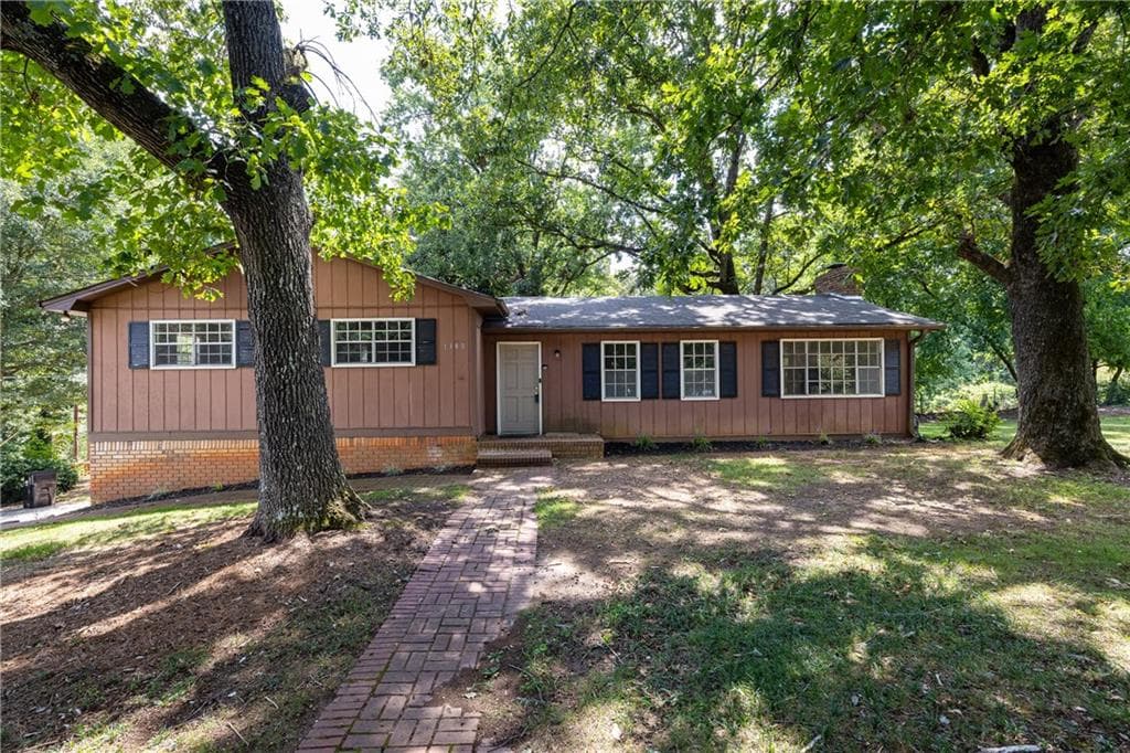 3 bedroom, 2 bathroom, 1,402 sq ft single family residence under contract at 1380 Dupree Road, Woodstock, GA 30189 — photo 2