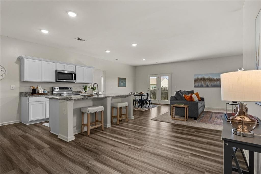 3 bedroom, 2 bathroom, 1,813 sq ft single family residence for sale at 233 San Marino Way, Cartersville, GA 30120 — photo 3